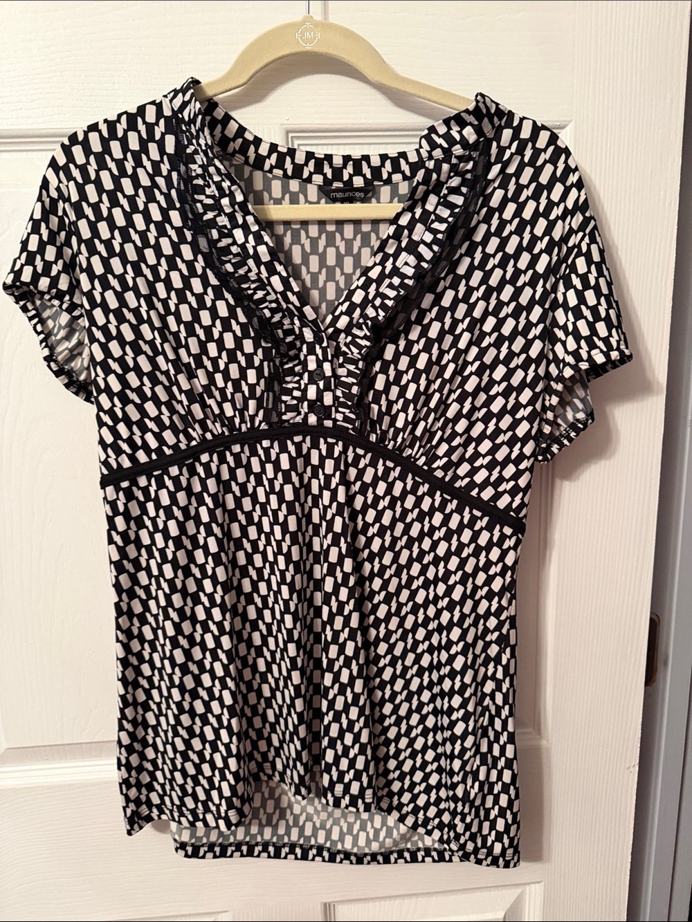 Maurices Black & White Geometric V-Neck Blouse
